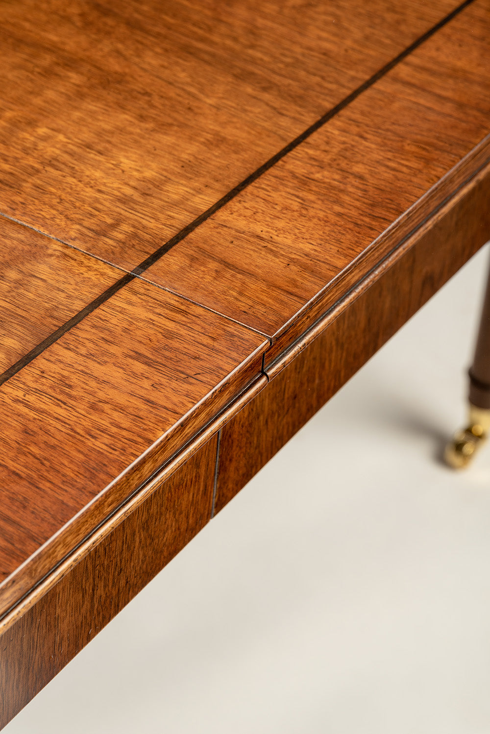 Viceroy's Expanding Table