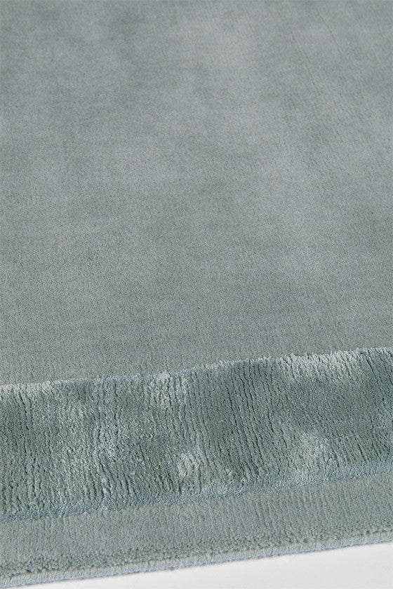 Lots Blue Silk Border